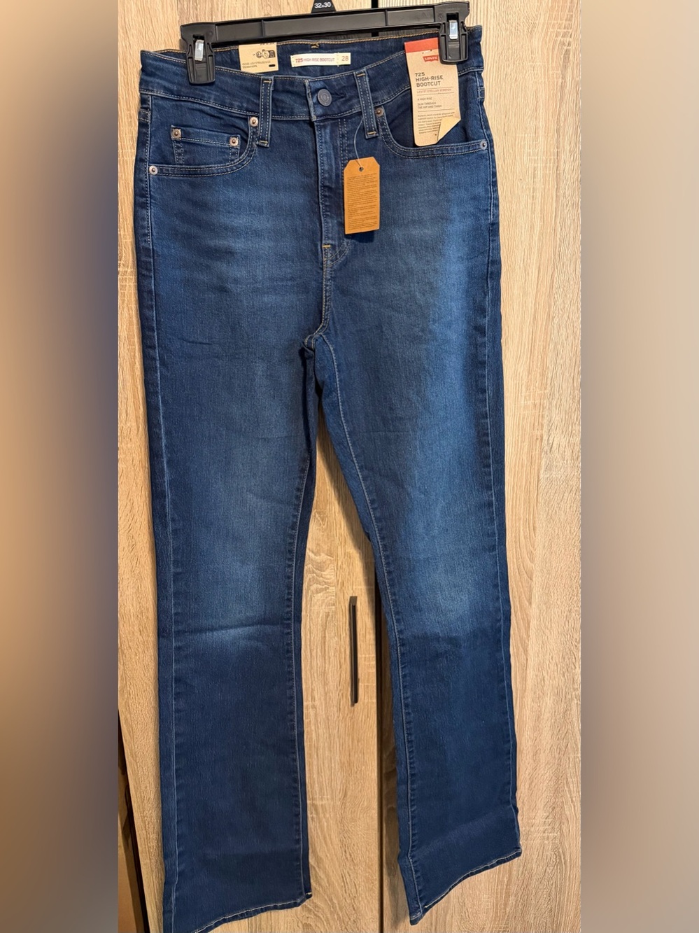 Levi's 725 high rise bootcut jeans - NWT